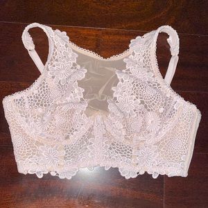 NWOT Victoria’s Secret Light Pink Floral Lace and Mesh Bra